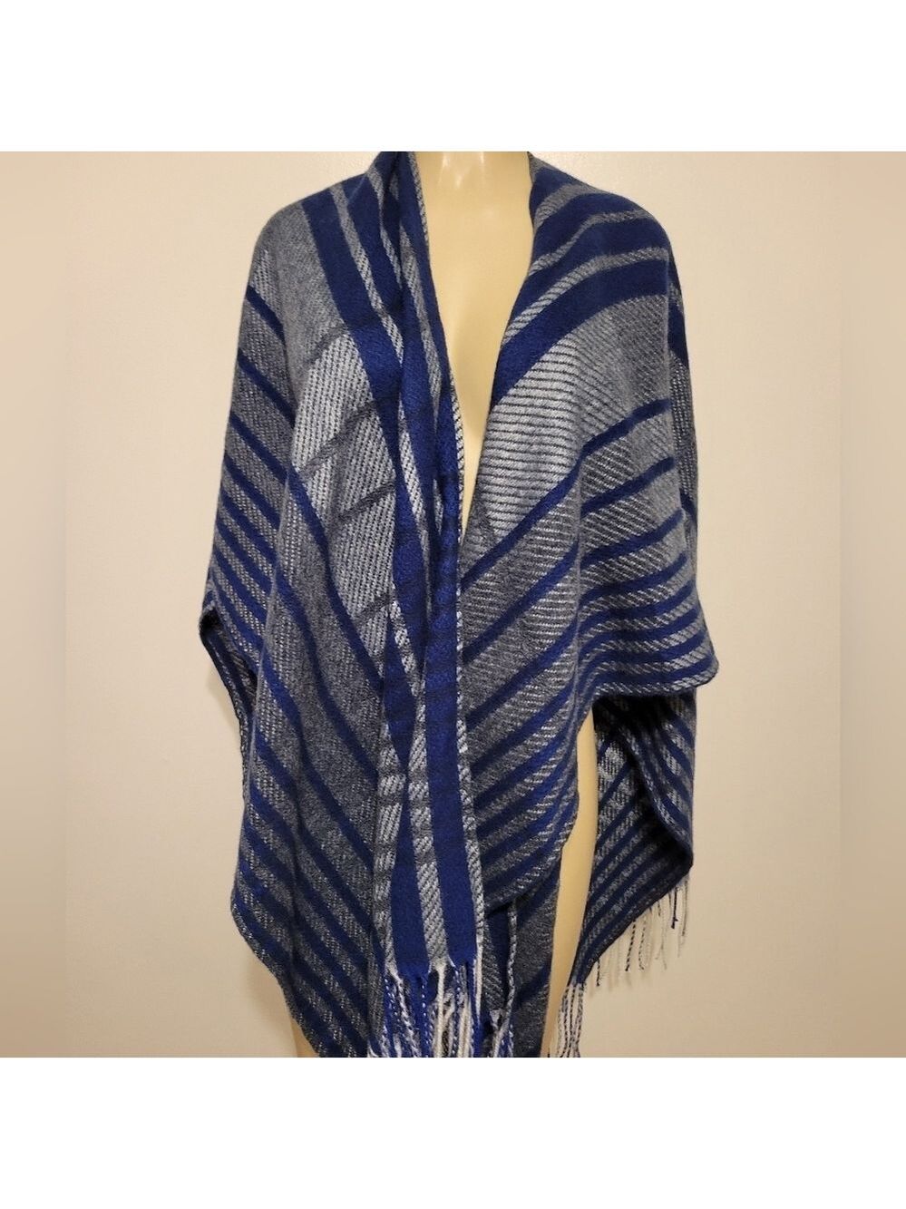 Woolrich Poncho Onesize Blue Shawl Rodeo Winter Farm Mountians Aztec - Picture 2 of 7